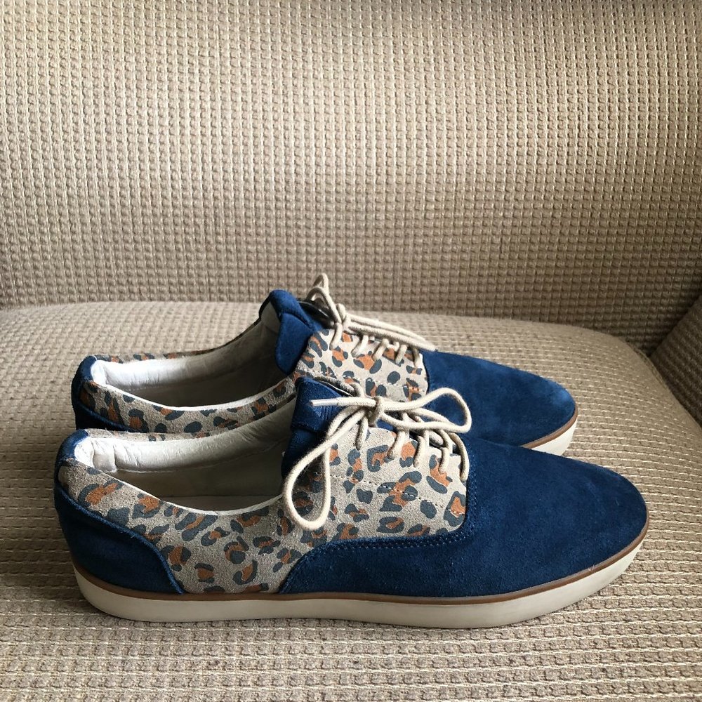 Aldo Men's Suede Multi color Shoes. In very good condition with signs of use.